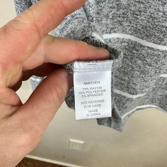 Alison Andrews jersey dress  pit to pit is 18 1-2  length is 35  grey /white - Picture 6 of 7